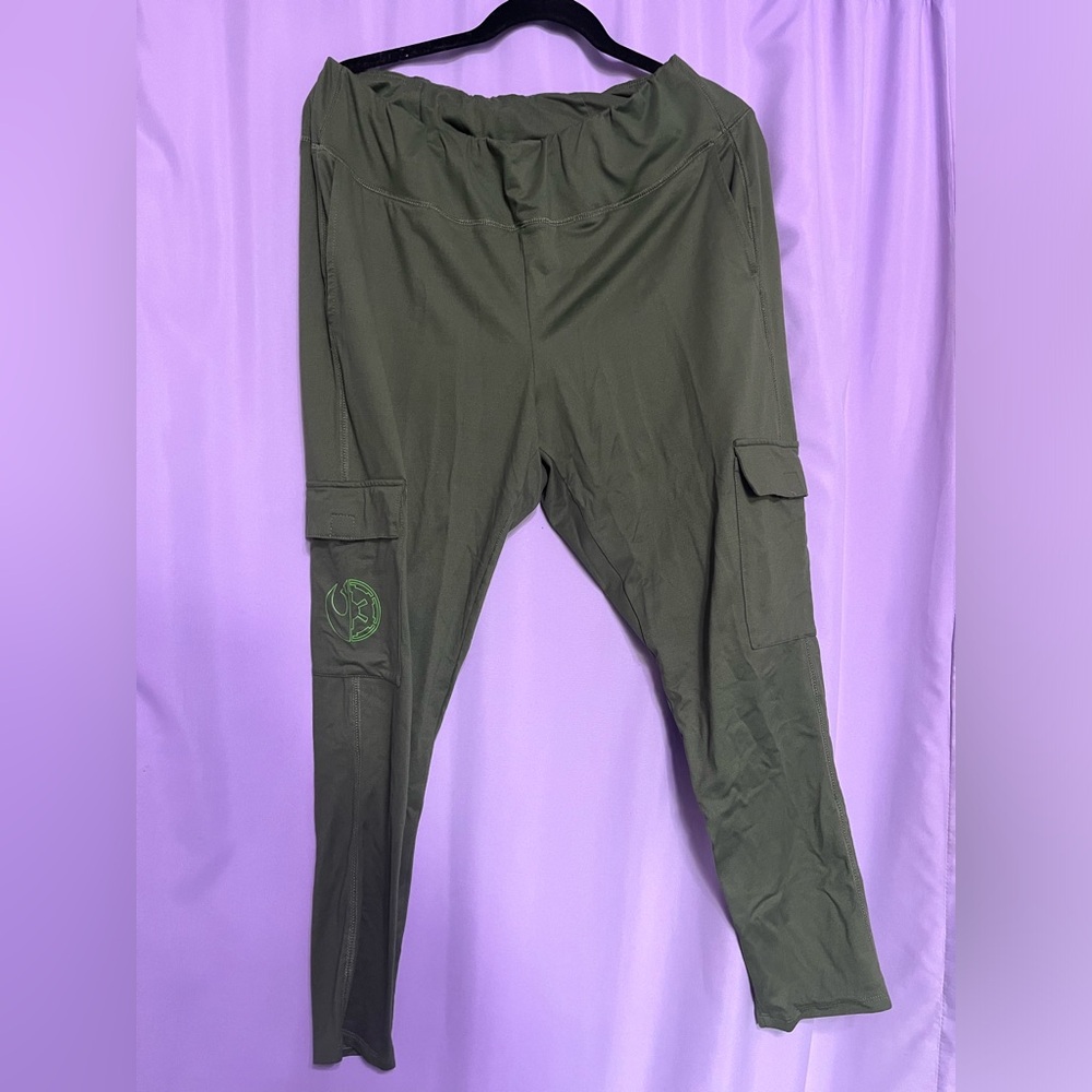 Her Universe cargo Star Wars leggings